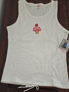 Y2K White Ribbed Tank Top with Colorful Cupcake Embroidery -Size L
